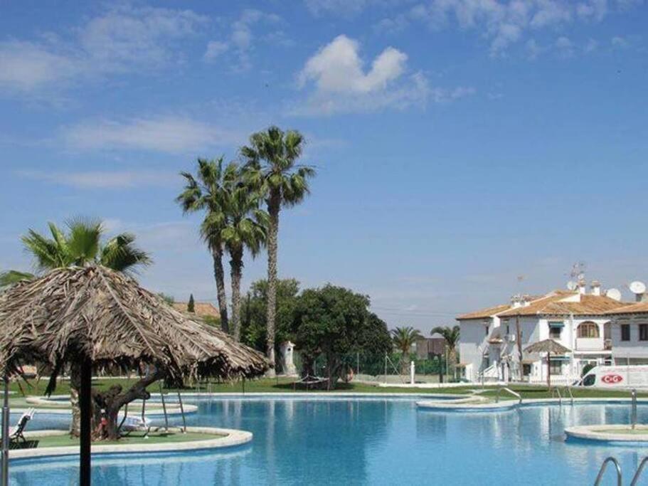 Bungalow En Los Balcones Planta Baja Manzana 5 Numero 18 阿利坎特 外观 照片